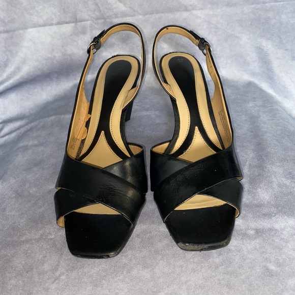 Heel strap kitten heel (approximately 2 inches) - Picture 2 of 3